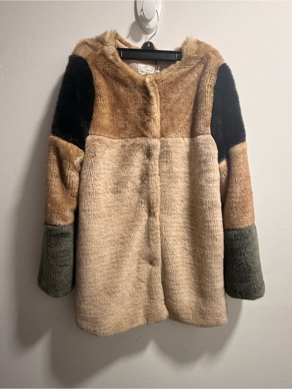 Zara Girls Size 13/14 Faux Fur Beige, Black, Green Colorblock Coat